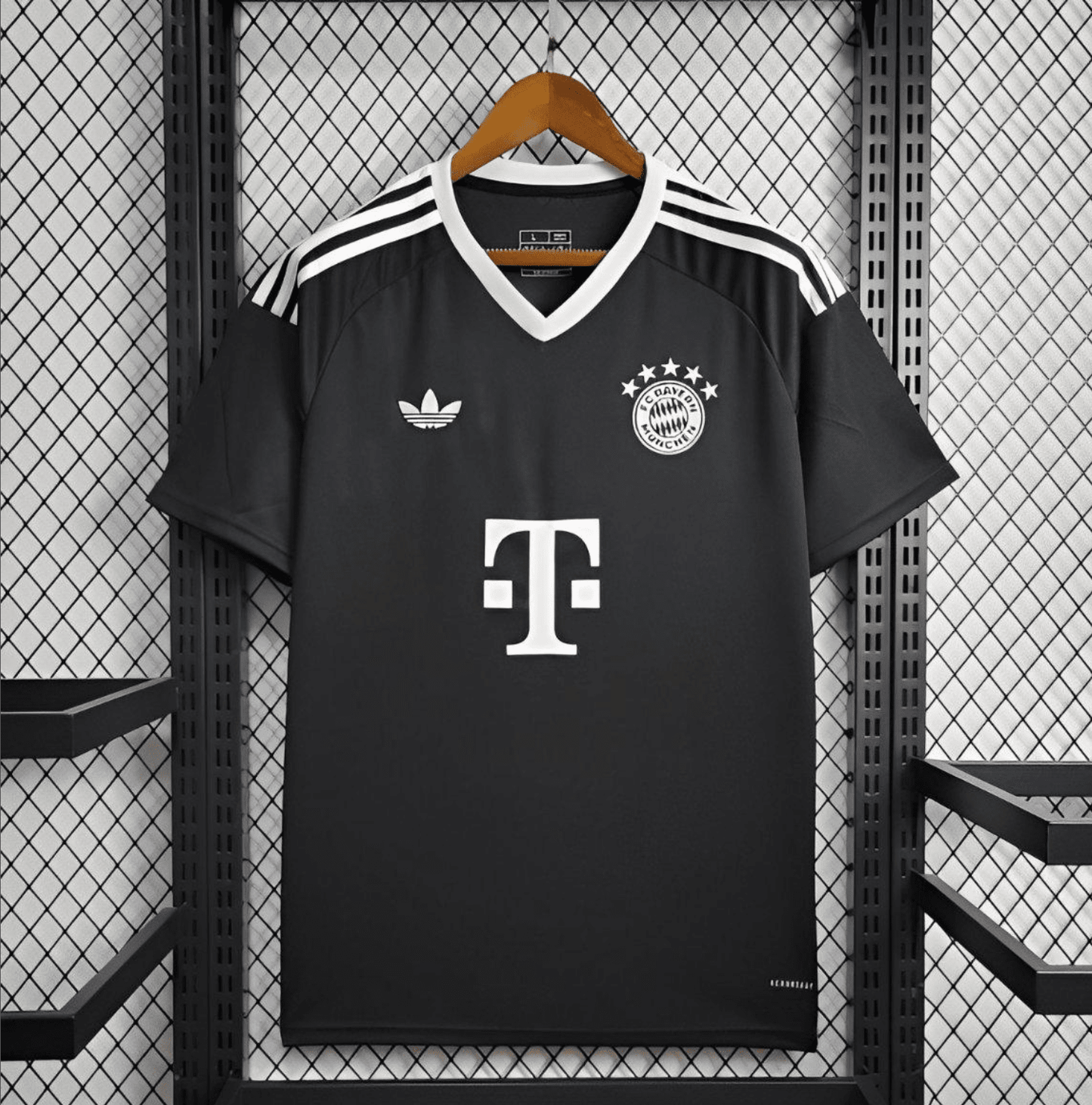 24/25 Bayern Munich Black Goalkeeper Jersey