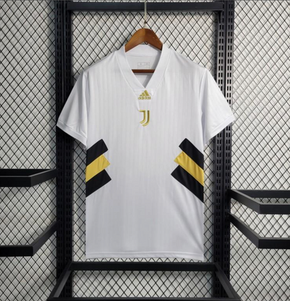 23/24 Juventus Training Jersey