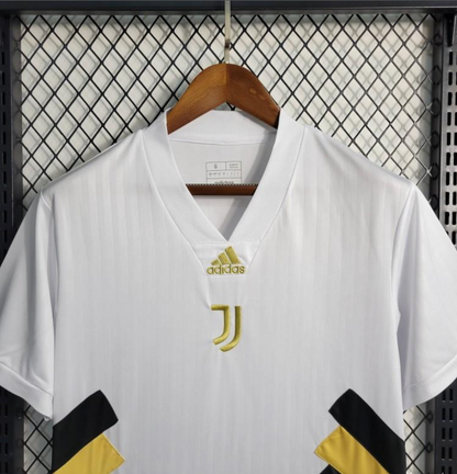 23/24 Juventus Training Jersey