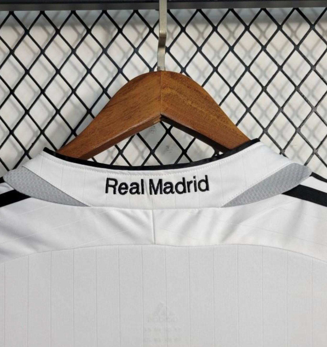 Retro 06/07 Real Madrid Home Jersey