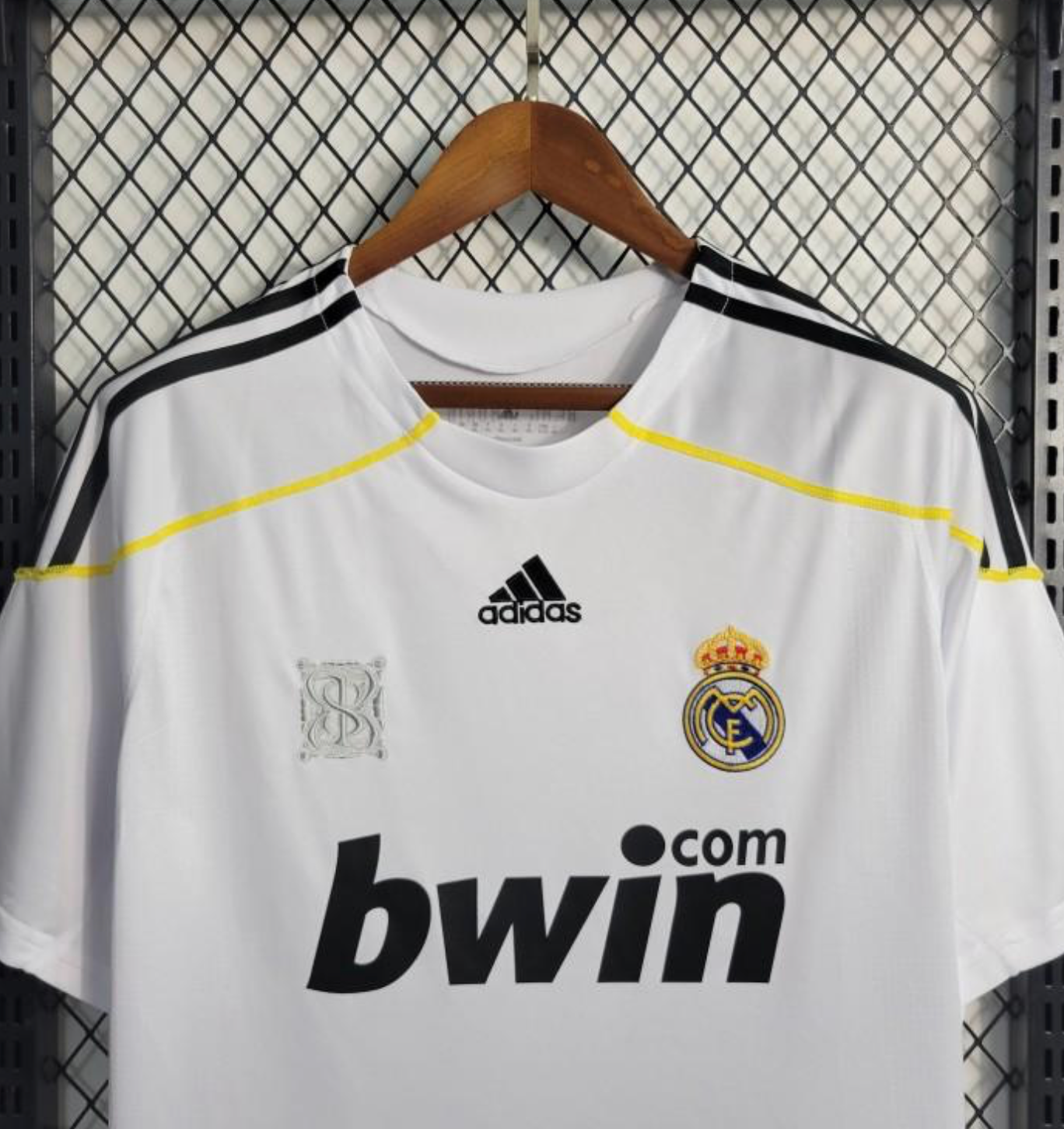 Retro 09/10 Real Madrid Home Jersey