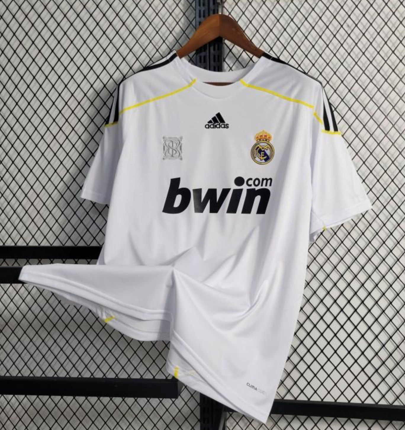 Retro 09/10 Real Madrid Home Jersey