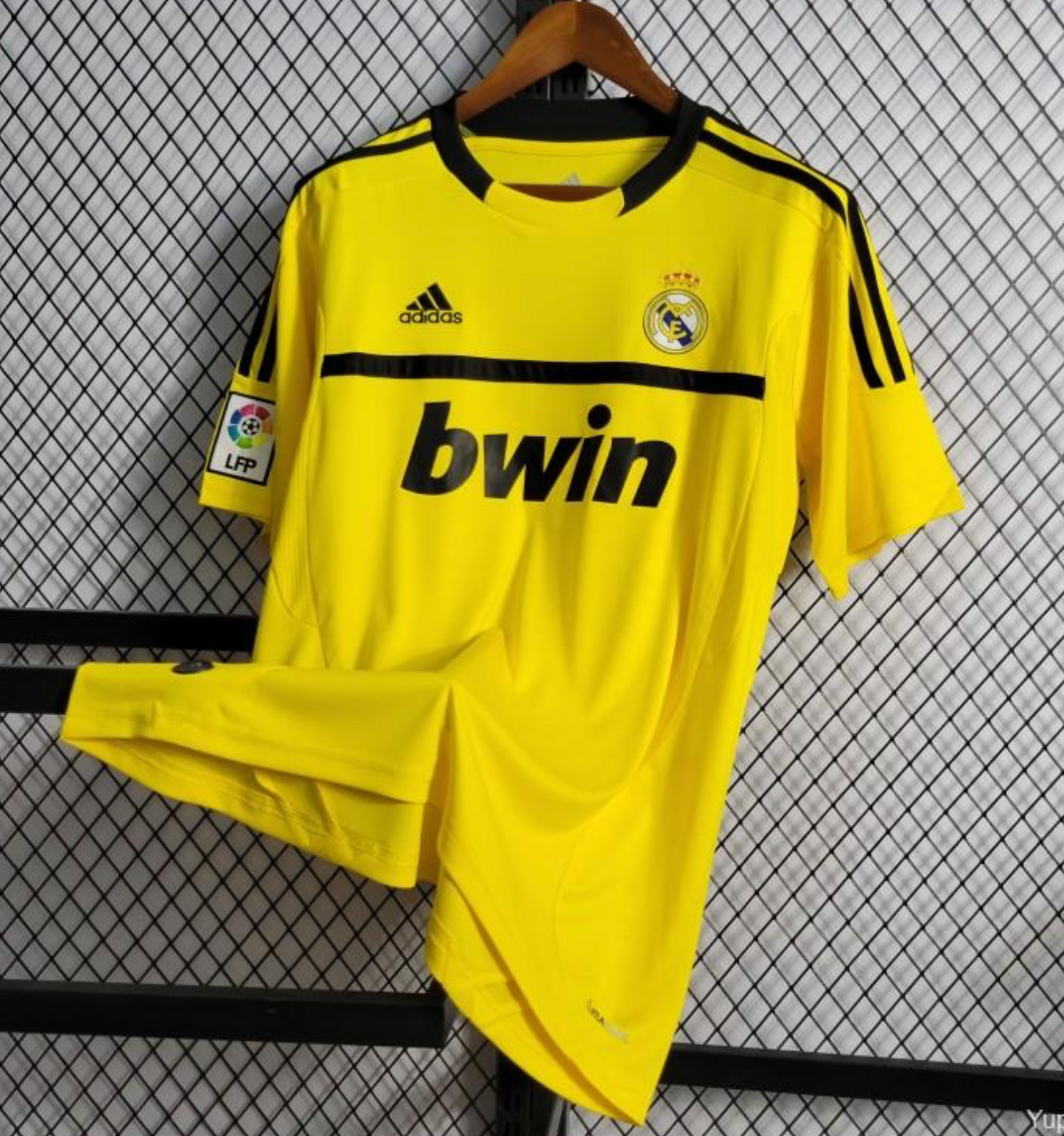 Retro 2011/12 Real Madrid Yellow Goalkeeper Jersey