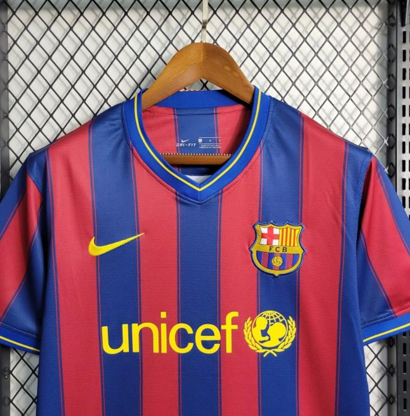 Retro 09/10 Barcelona Home Soccer Jersey